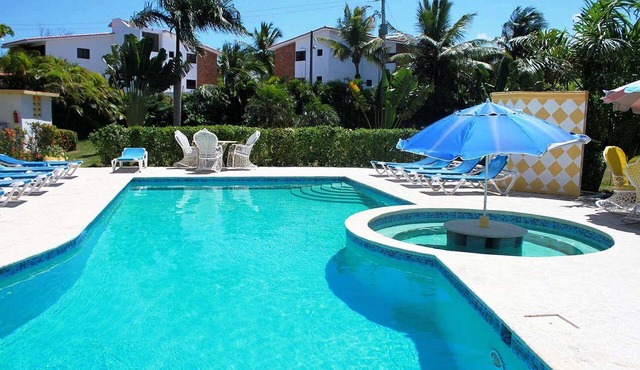 9BD guest-friendly villa in El Batey, pool/Wi-Fi/cable TV/AC, near everything