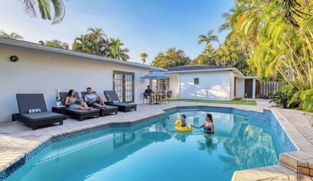 9BR Villa: 5 Private Units, Heated Pool in Fort Lauderdale
