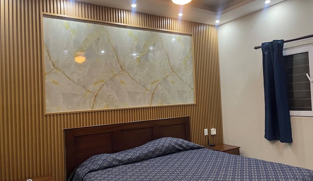 A Downtown one bedroom 1.5 bathroom condo.