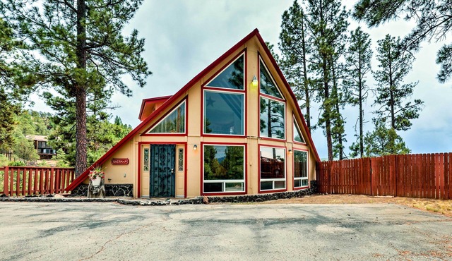 A-Frame Ruidoso Retreat w/Deck, Grill & Views! in Ruidoso