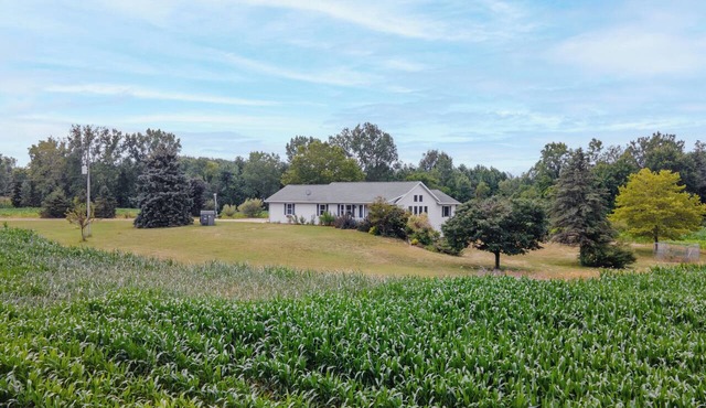 Acres Away - 50 Acre Farmland, Family Retreat, Private Yard in Fennville