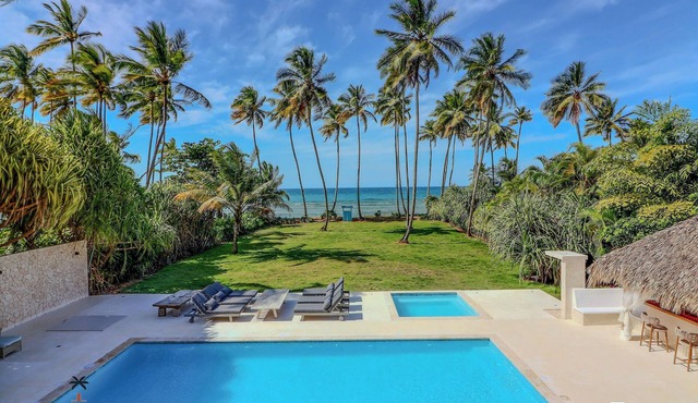 Amazing unique beachfront Luxury villa Cap Bonita offers breathtaking ocean view
