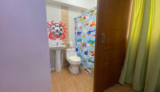 Apartamento con vista a la piscina, a 5 minutos de la playa y wifi gratis