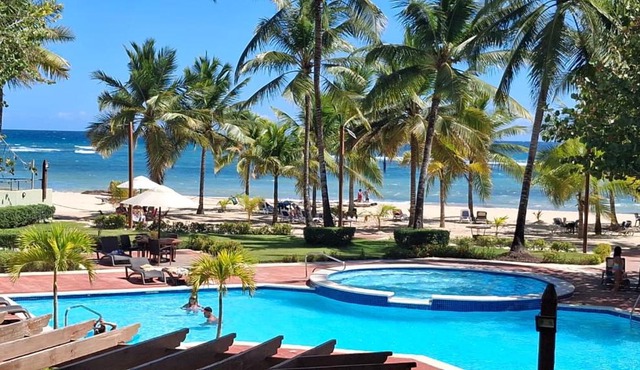 Apartamento Frente Al Mar Caribe, Vistas Expectaculares, Playa Juan Dolio, RD - 1er Nivel y 4to Nivel con Ascensor