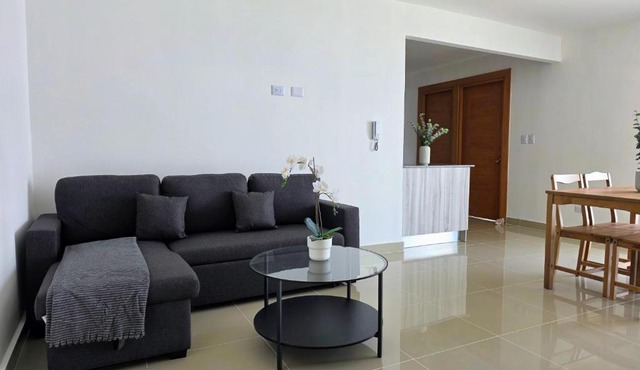 Apartamento Moderno con Piscina, Seguridad y Respaldo Electrico