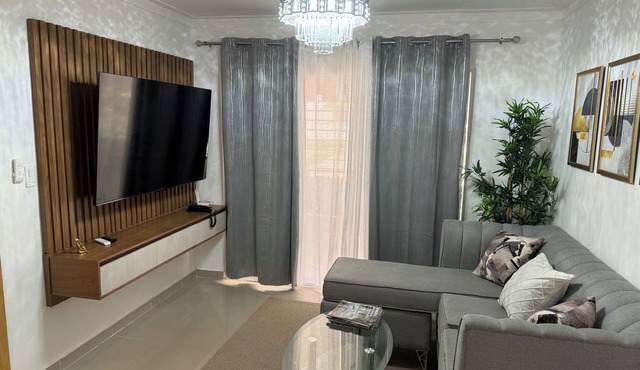 Apartamento nuevo con WI-FI + TV 4K 65" + gimnasio + parqueo Santo Domingo Oeste