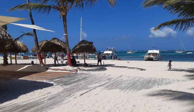 BEACH APARTMENT STEPS TO BAVARO BEACH, BIBIJAGUA