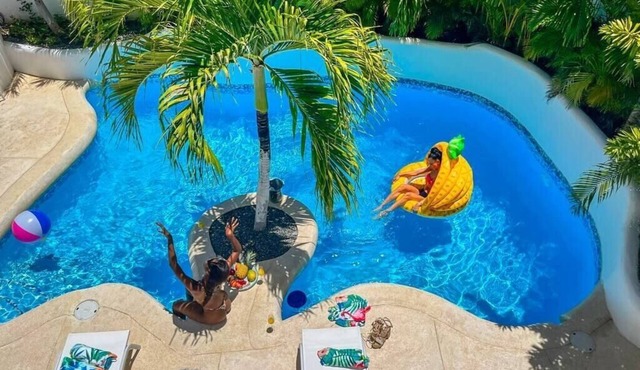 Beach Villa Esmeralda with private Pool, BBQ andMaid