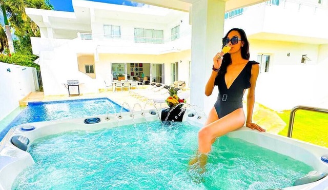Beach Villa Fiesta with Pool, BBQ and Maid incl.