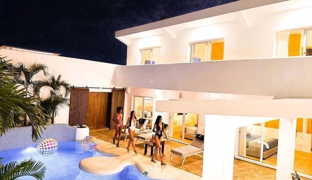 Beach Villa Jade with private Pool, Jacuzzi and Maid