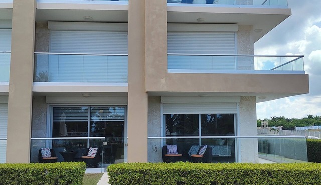 Beachfront, ground floor condo with Ocean View