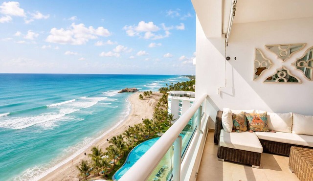 Beachfront| 11th Floor | BalconyDining| 80"SmartTV