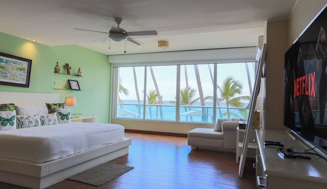 Beachfront| 230M2 | Amazing View|Weekly Clean