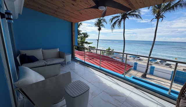 Beachfront 4 bedroom house in charming Guayacanes Juan Dolio with Jacuzzi and AC