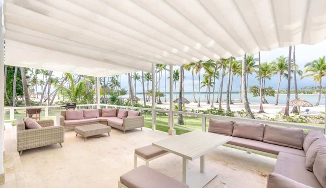 Beachfront Apt with Stunning Caribbean Views