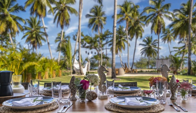 ★ BEACHFRONT TOP LUXURY VILLA, Full Service incl ★