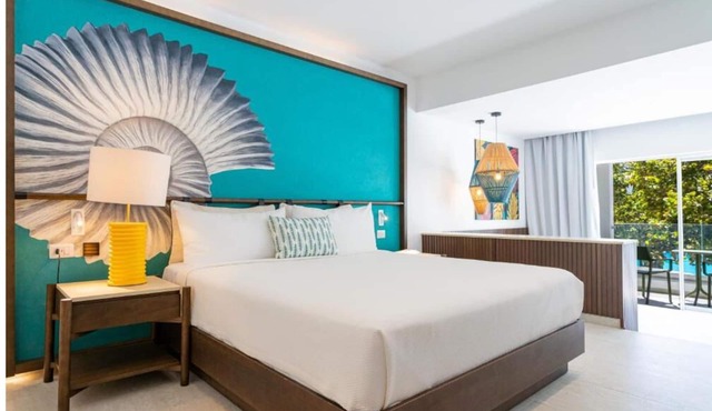Beachside Comfortable Room – Relaxation and Fun Just Steps Away! All Inclusive!