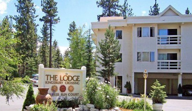 Beautiful 1 bedroom unit at resort, sleeps 4 in Stateline