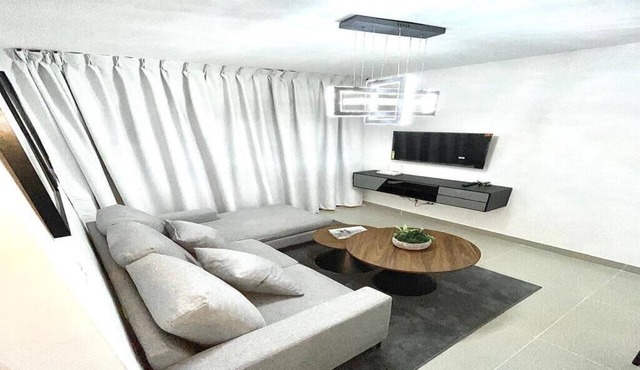 BEAUTIFUL APARTMENT NEAR THE AIRPORT