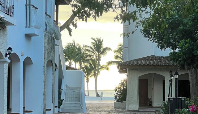 Beautiful apartment with private beach