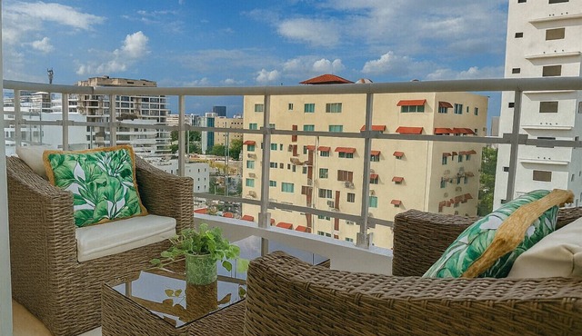 Beautiful, City Center 1BR Condo, King Size Bed, Full AC, Fast Wi-Fi, Pool