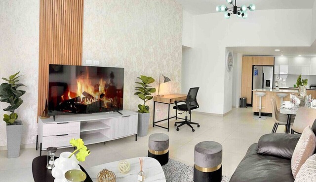Beautiful City Center Condo, King bed, Pool, Gym and Social Area with Spectacular Views