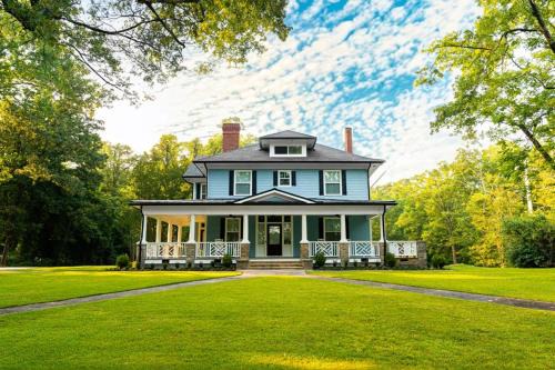 Beautiful Home Located In Norcross in Norcross