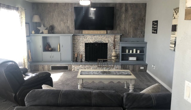 Beautiful Monroe Home on Paiute trail by Mystic Hot Springs ATV, flyers landing in Monroe