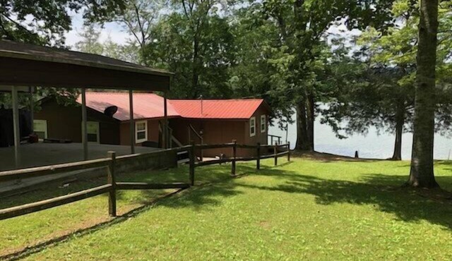 Beautiful Rustic Cabin On Lincoln Lake Is A Sportsman paradise. in Kelso