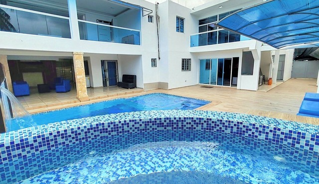 Best Deal 8BR Villa SD - Pool, Whirlpool, BBQ, Daily Maid & Free Pickup