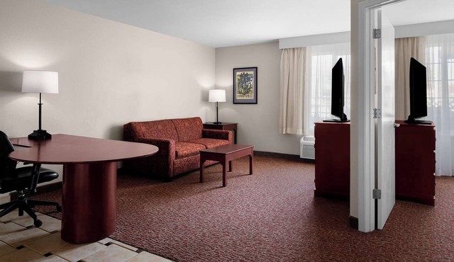 Better Choice for your Vacation! 4 Family Suites w/Free Breakfast and Parking in Bellevue