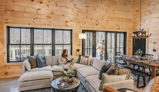 Boulder Run Cabin-Mountain Views/Sauna/Hot Tub/EV Charger in Sunderland