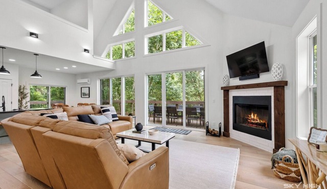 BRAND NEW, 3 STORY LUXURY LAKEHOUSE ON BEAVER LAKE, WITH HOT TUB & FIRE-PIT! in Springdale