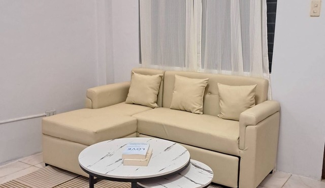 Bright, clean, cozy, family size space. A home away from home.Amenities closeby.