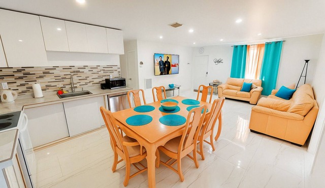 Bright & Cozy Family Home Near Dania Beach in Dania Beach