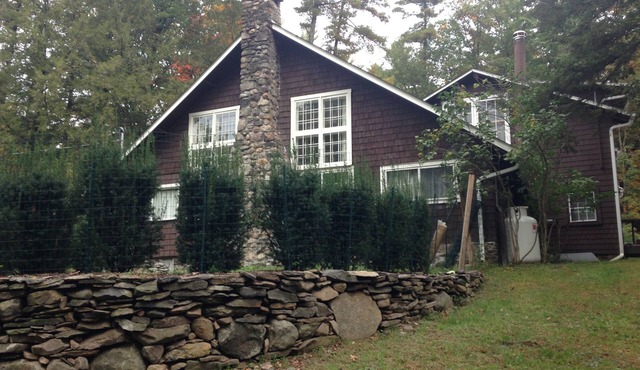 Bright, historic Woodstock home close to town in Woodstock