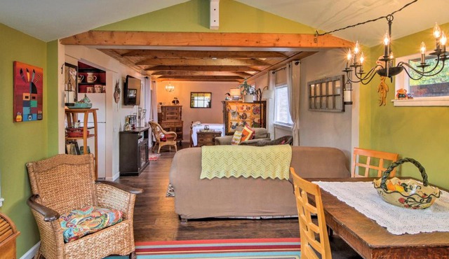 Bright Snohomish Studio Steps to Centennial Trail! in Snohomish