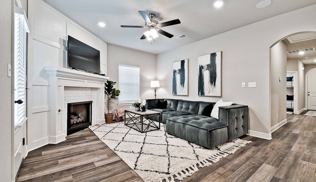 Brooklands Hideaway | Charming Historically-Inspired Cottage in Fayetteville