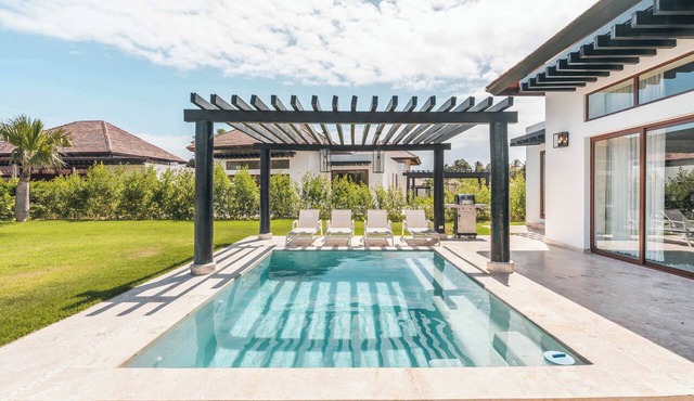 Bungallow with pool and bqq in green village in Punta Cana