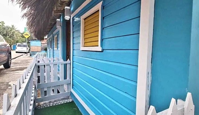 Bungalow-type house on the edge of the beach, ideal for families!