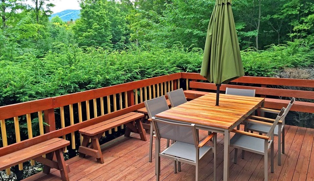 Cabin at Killington: Large Home w/amenities, views and location close to ski resort. Hot Tub. in Killington