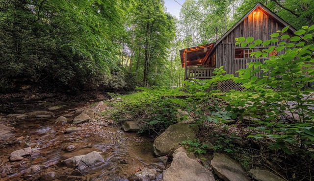 Cabin by The Creek Located Minutes From New River Gorge National Park in Ansted