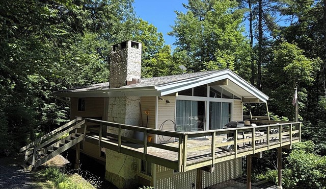 Cabin on the hill Ascutney Vt - 4 bedrooms in West Windsor