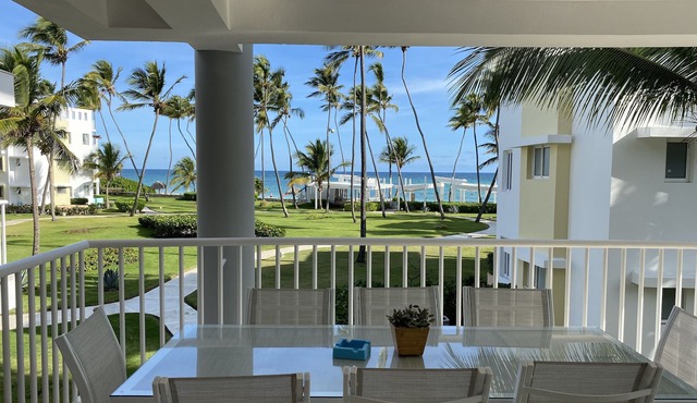 Caribbean Beachfront Ocean view Condo with high speed wifi and Cleaning Services