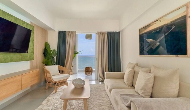 Caribbean Sunset Break Beachfront Apt.