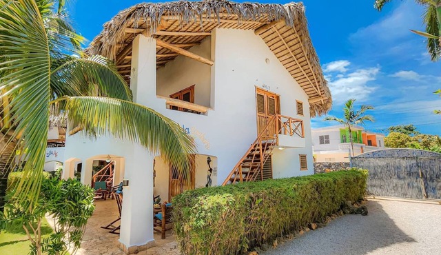 Caribbean villa a 10-minute walk from 2 fantastic white sand beaches.