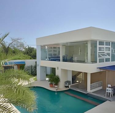 Caribbean Warmy Sand Apt. a Few steps
