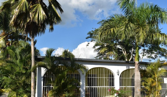 CASA 4 HABITACIONES EN BOCA CHICA RD.A MINUTOS DE LA PLAYA , TRANSPORTE DISP