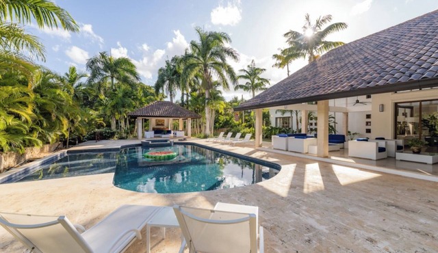 Casa De Campo - Stunning Mansion Walking Distance to the Beach