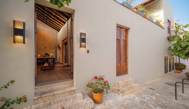 Casa del Orfebre Colonial Home in Zona Colonial , Pool & Private Patio